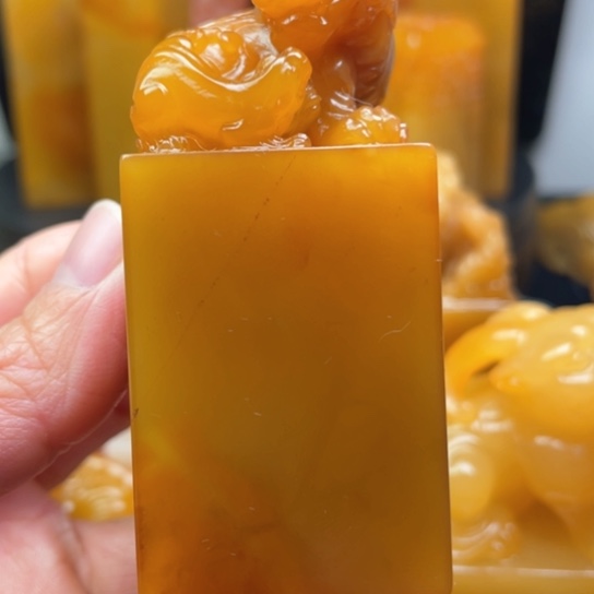 老挝石圣***卖质地細膩光滑篆刻写字刀感十足