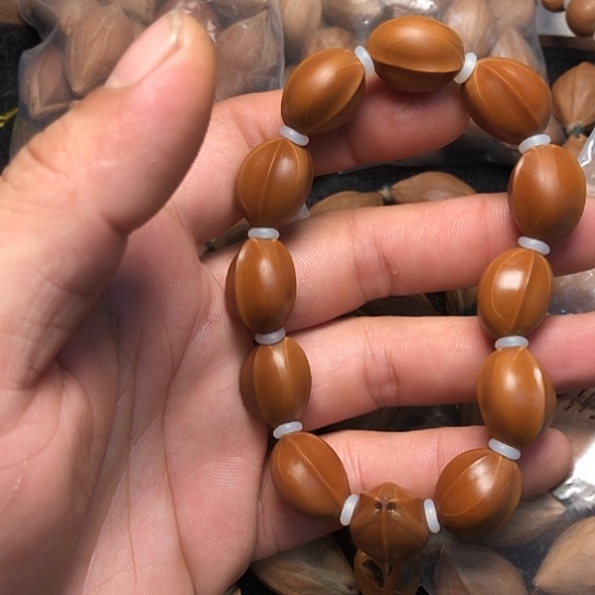 猪***进橄榄核手串/手链阿咯哦哦哦嘤嘤嘤