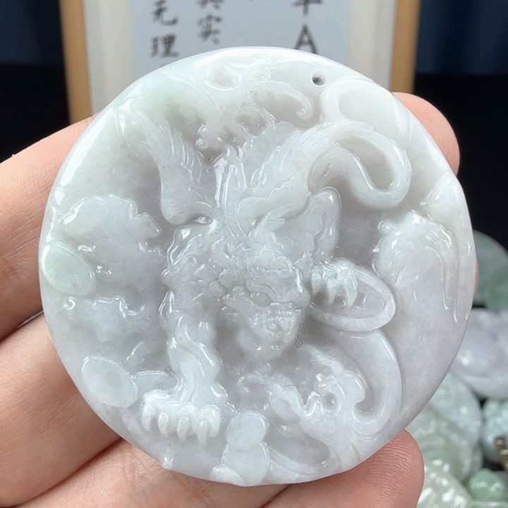 翡翠挂件未镶嵌翡翠