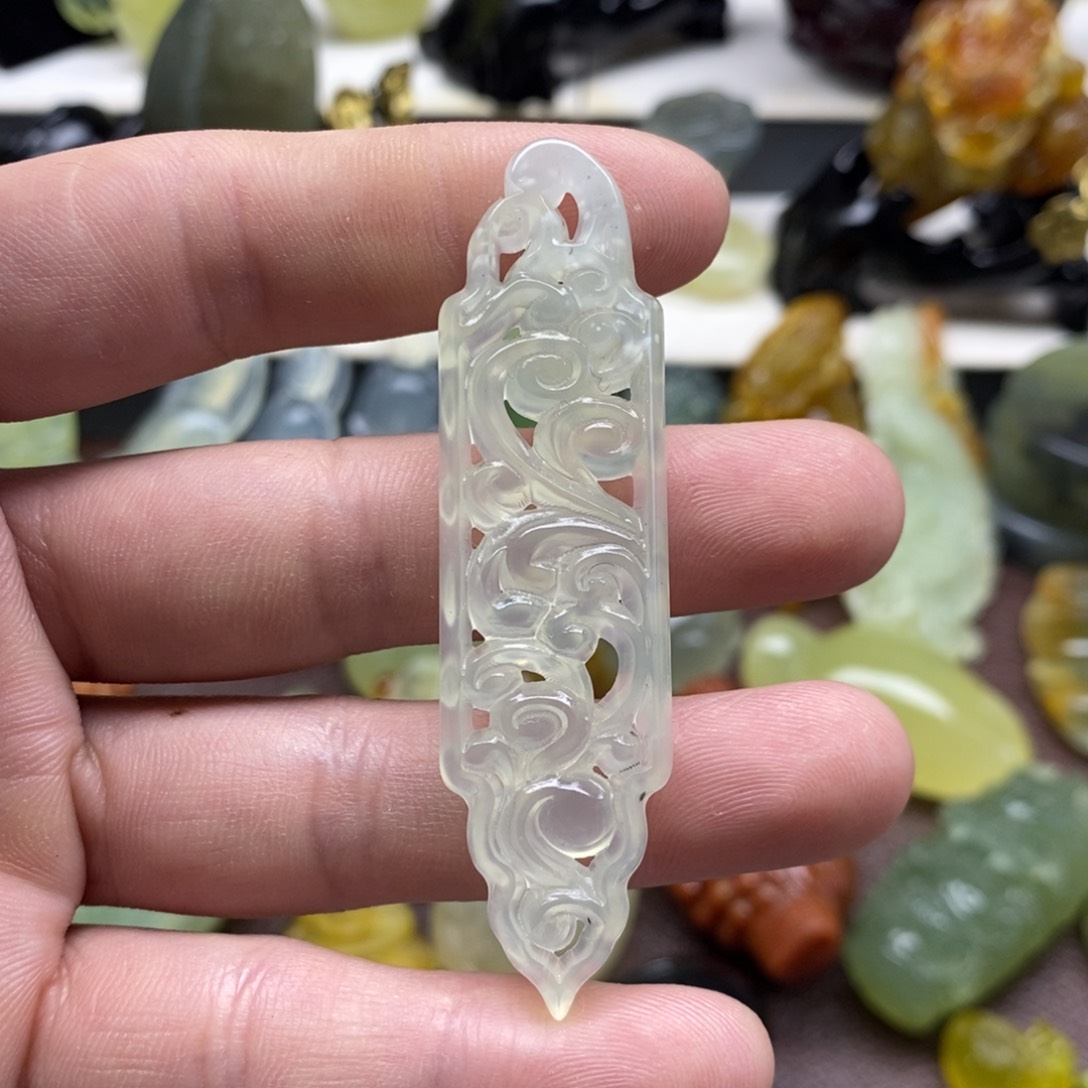 岫玉花纹吊坠未镶嵌