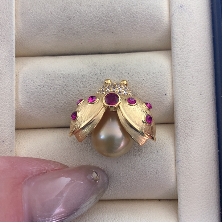 未镶嵌胸饰海水珍珠