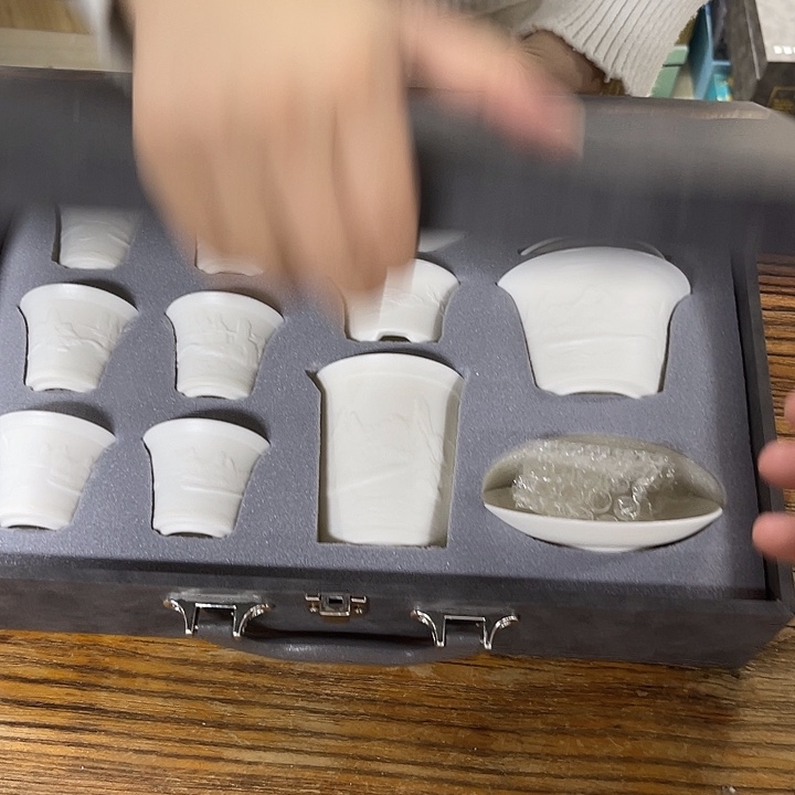 孤品茶具套装等。        