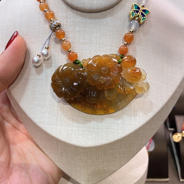 蛇纹石玉颈饰未镶嵌