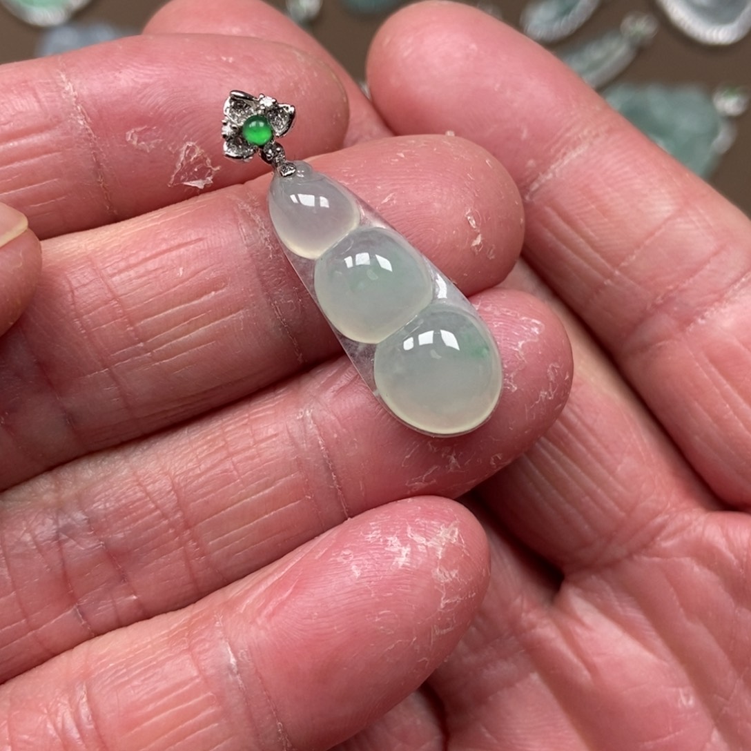 翡翠颈饰18K金镶嵌豆子