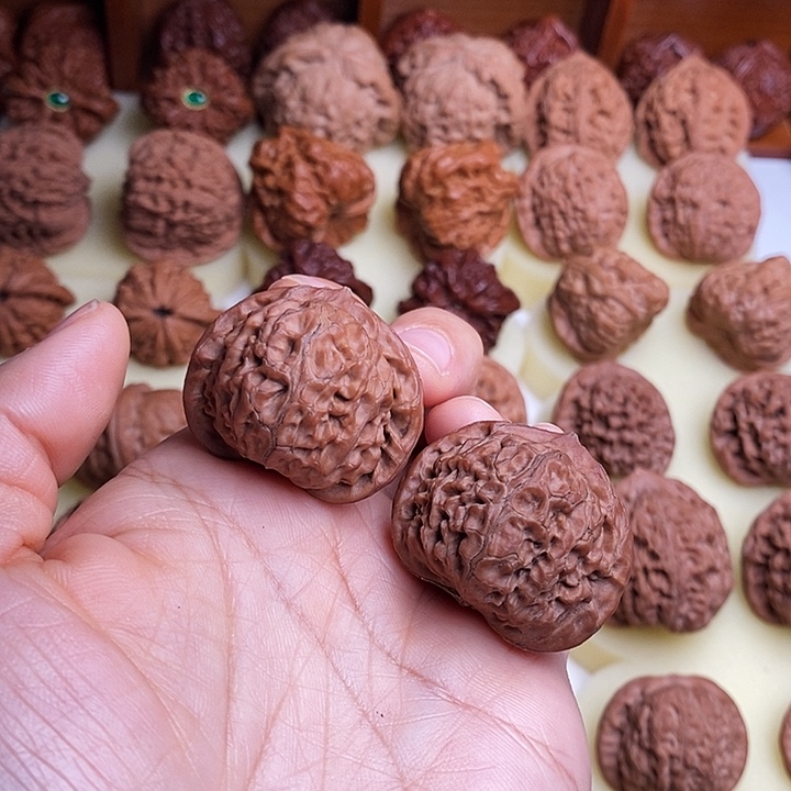 【闪购商品】文玩核桃吊坠啊*额36宫灯