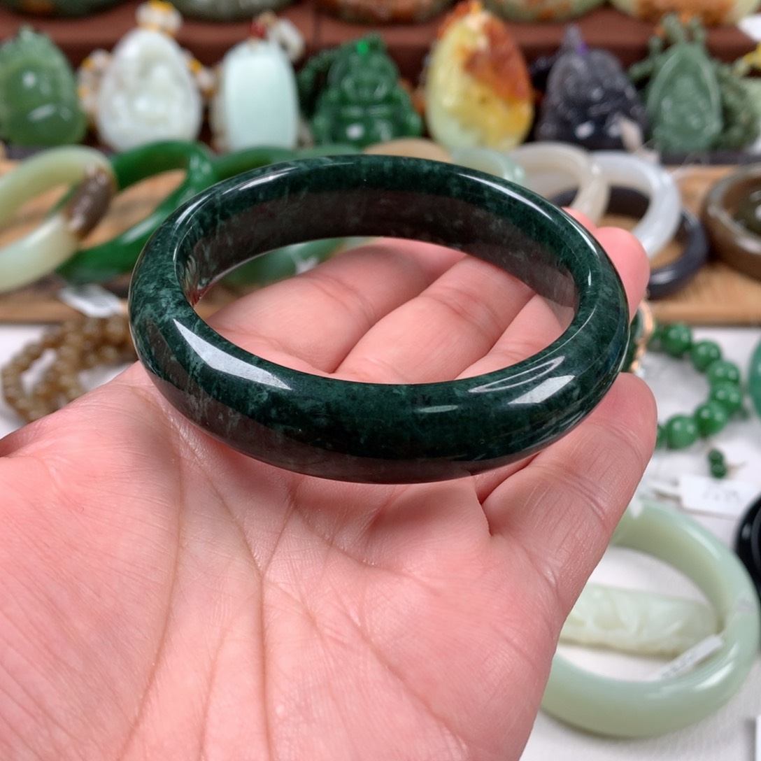 岫玉手镯未镶嵌58口径