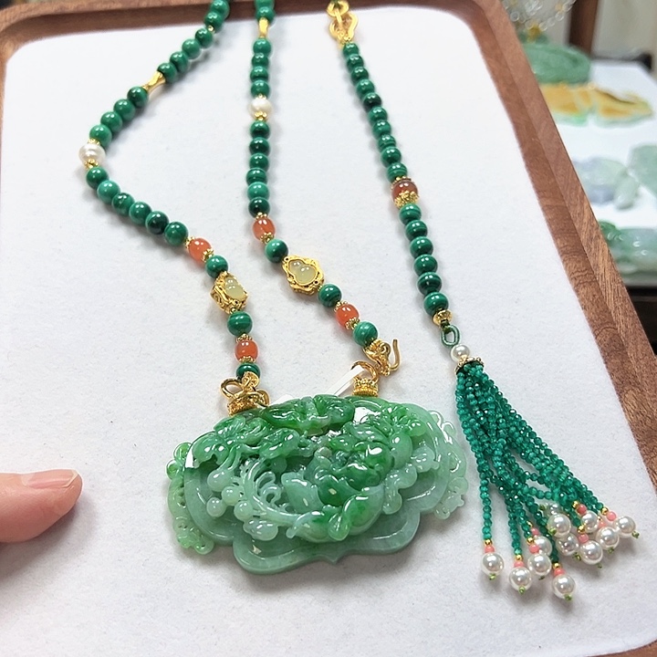 翡翠未镶嵌颈饰吊坠