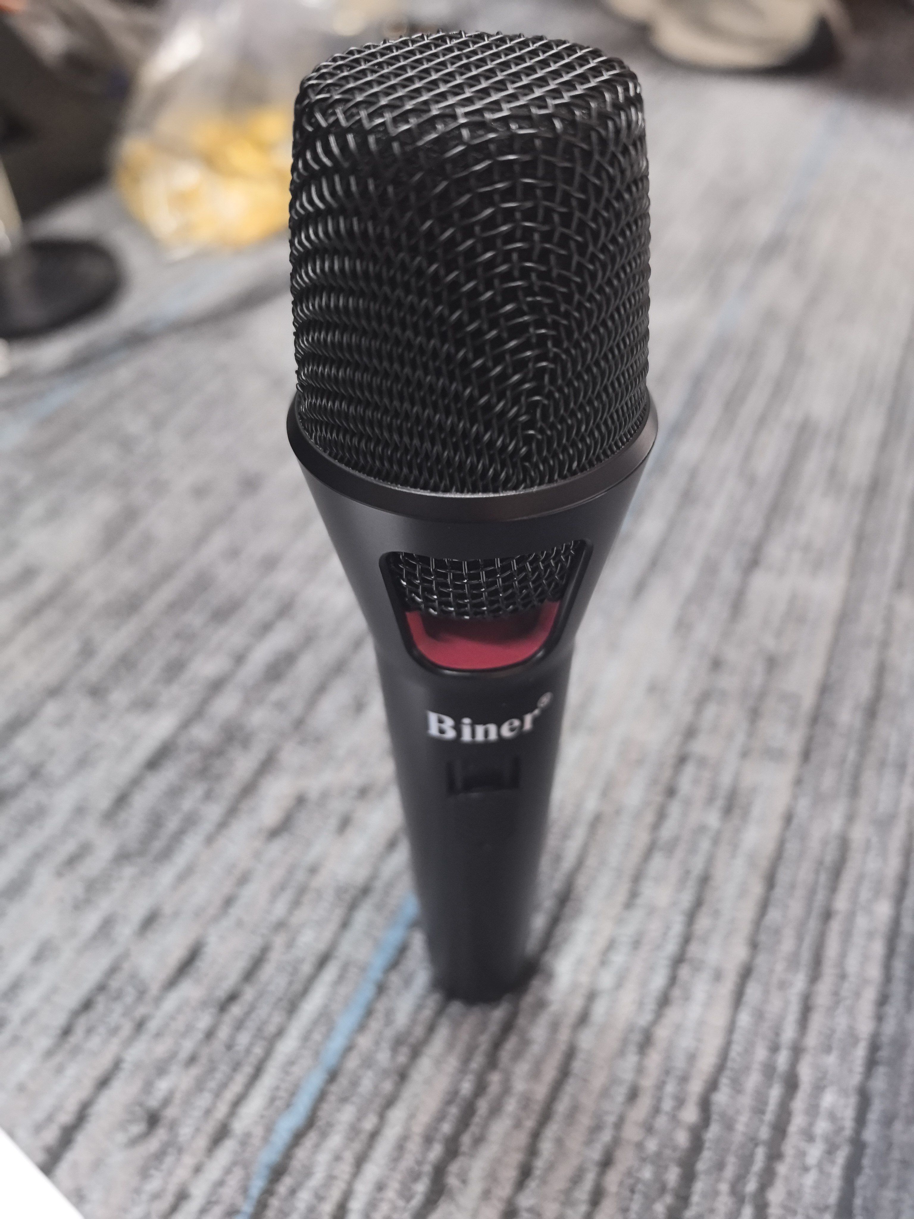 9新  不包邮 有线麦克风一只