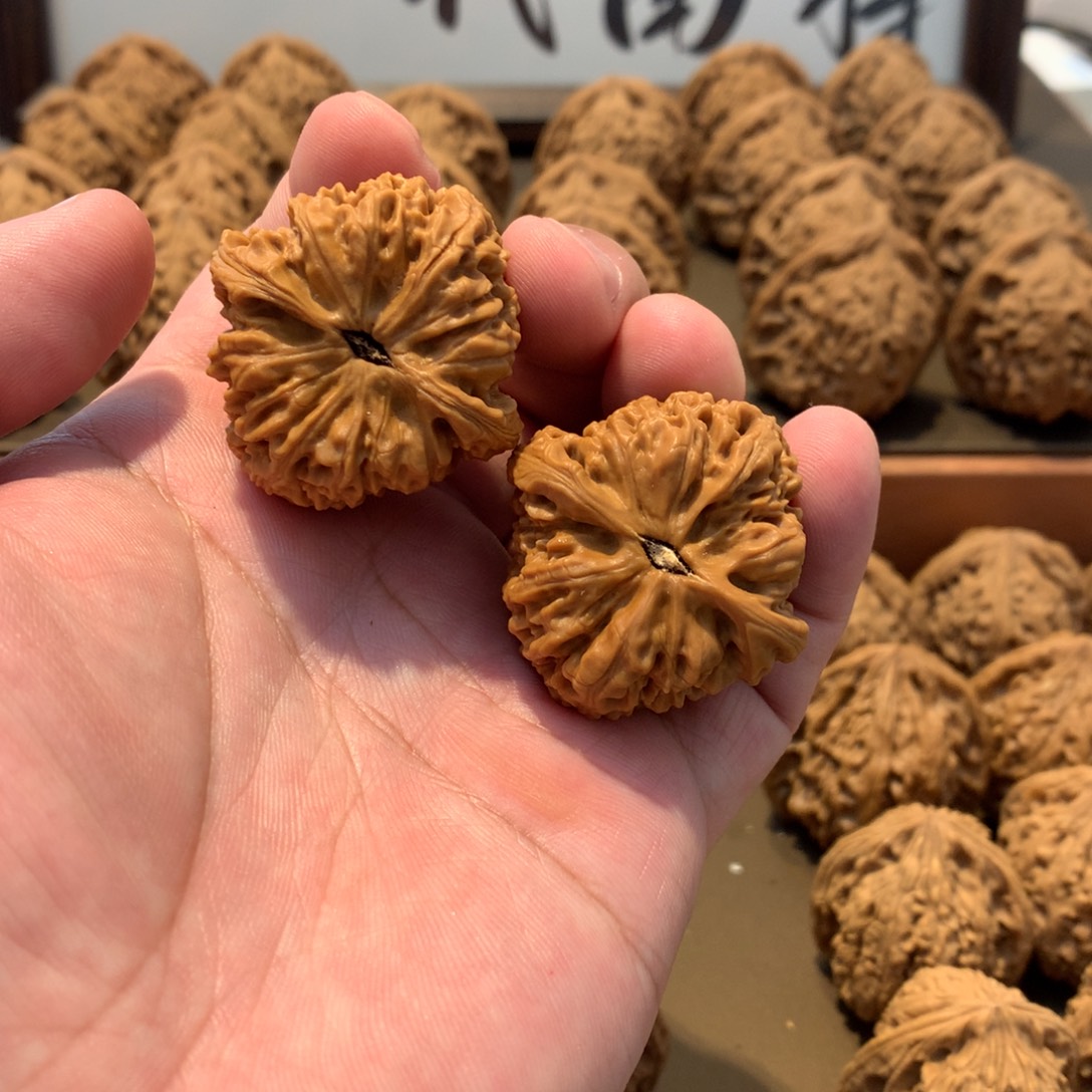 老***登文玩核桃吊坠南将