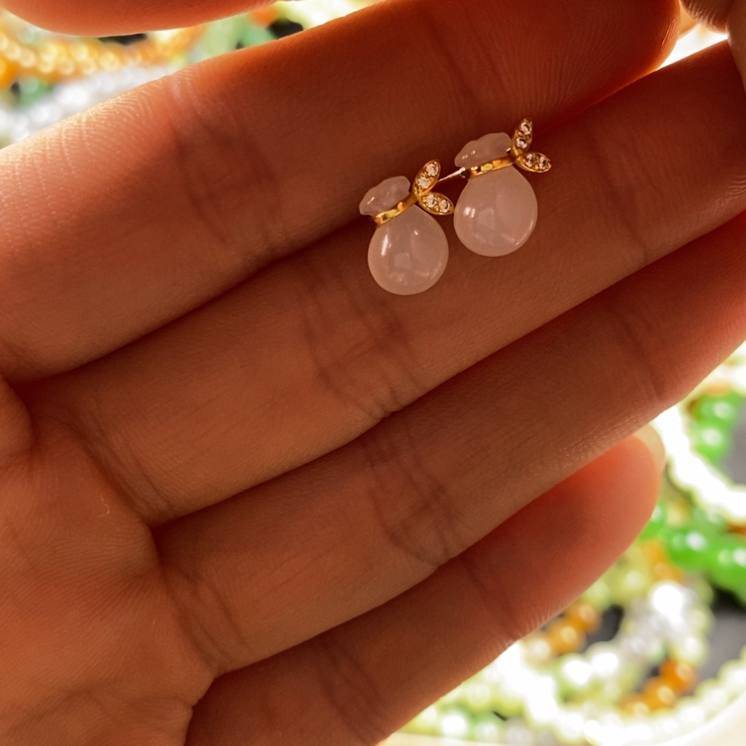 汤***糊和田玉银S925镶嵌耳钉冰胶钱袋耳钉