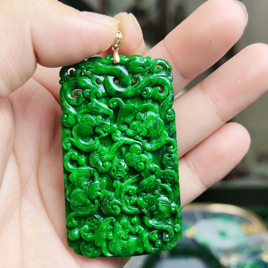翡翠颈饰18K金镶嵌吊坠