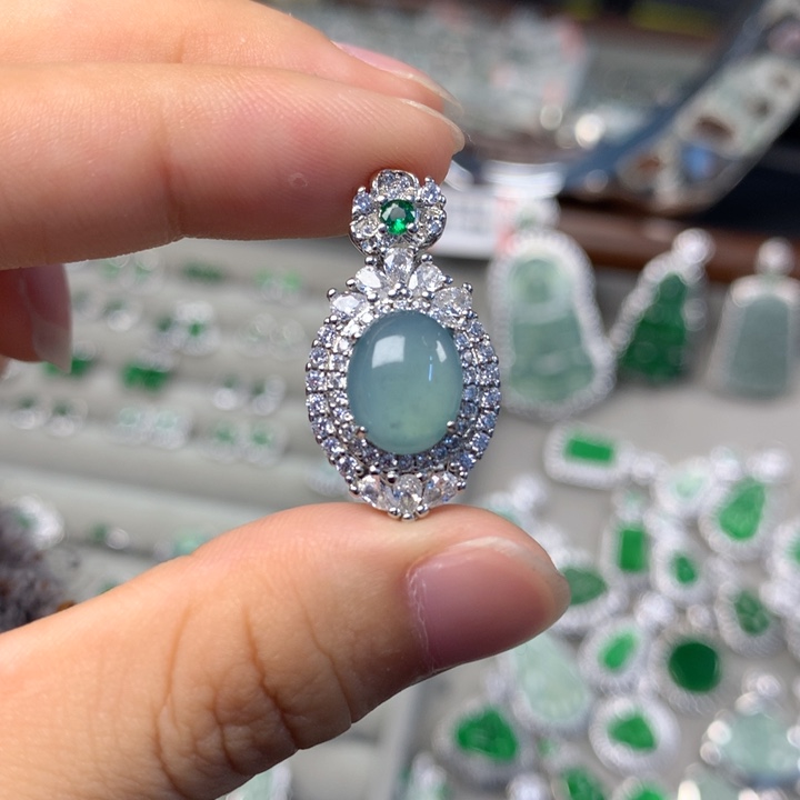 翡翠未镶嵌颈饰吊坠