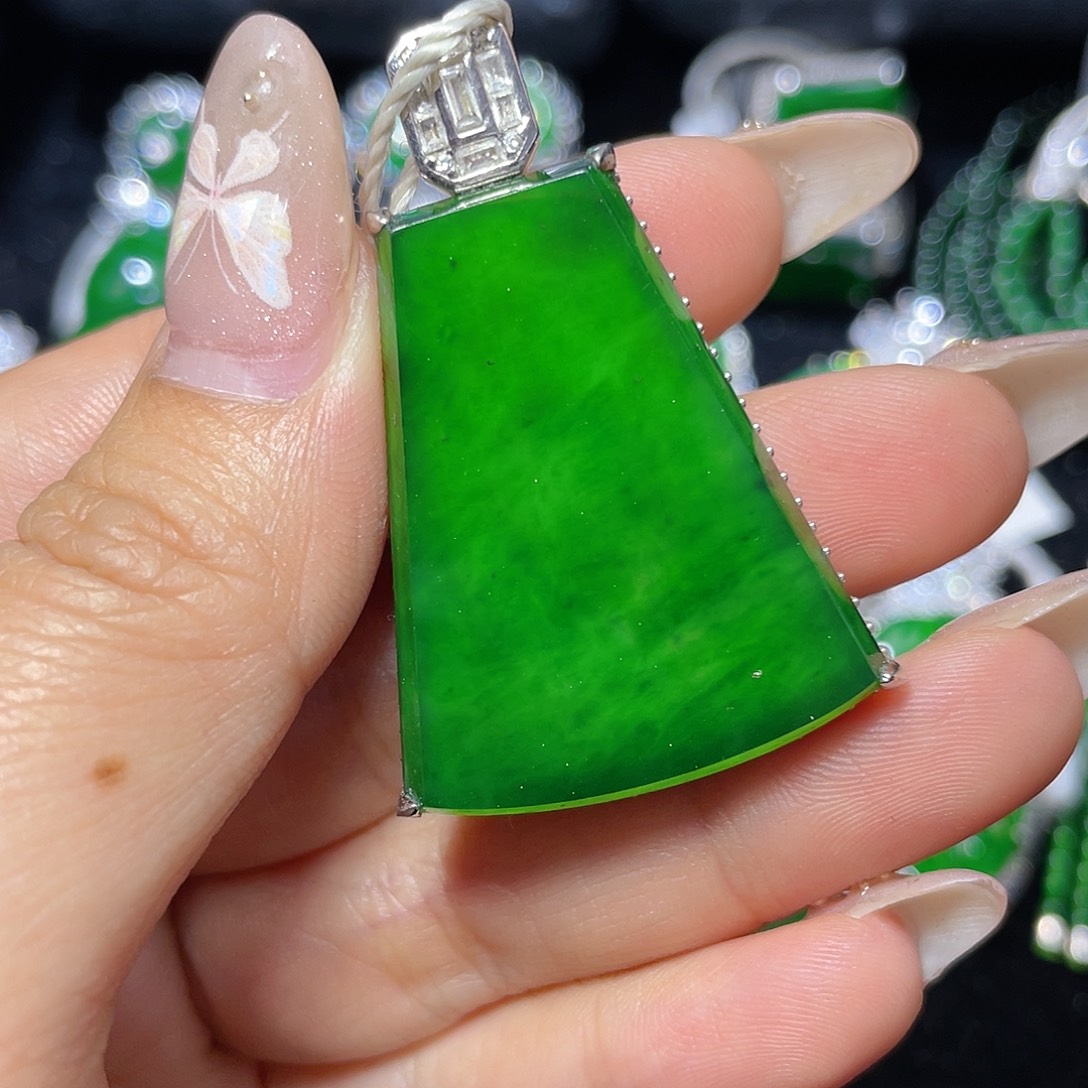 翡翠颈饰银S925镶嵌翡翠