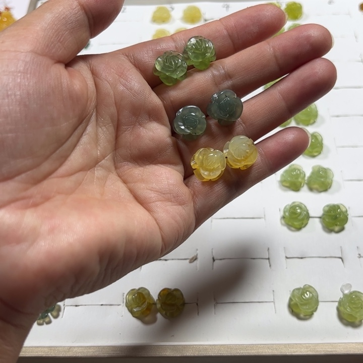 蛇纹石玉合金吊坠