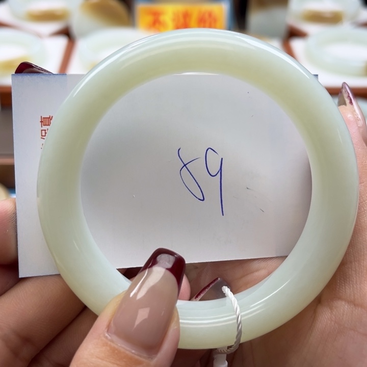 和田玉手镯未镶嵌蝴*