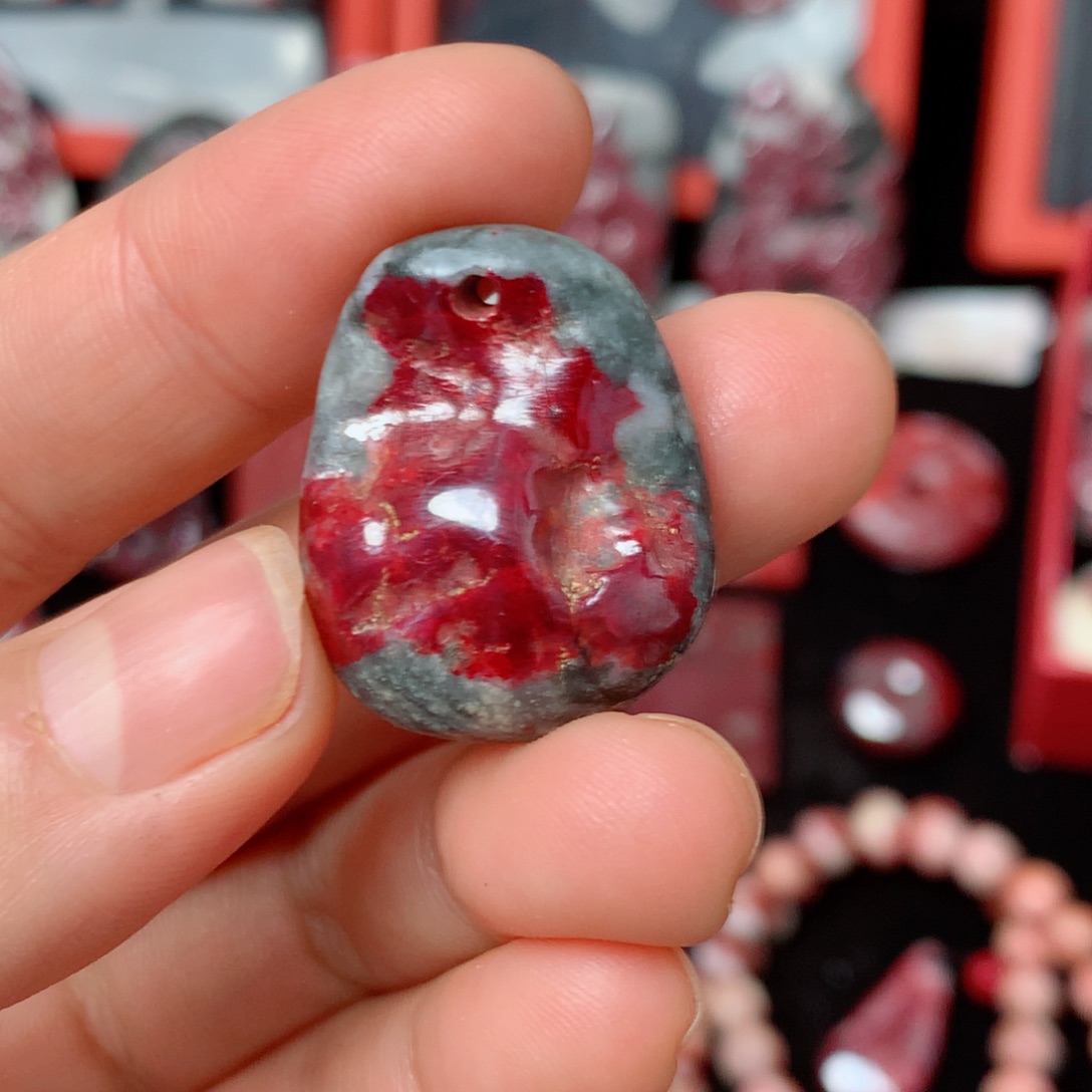 天然辰砂天然吊坠