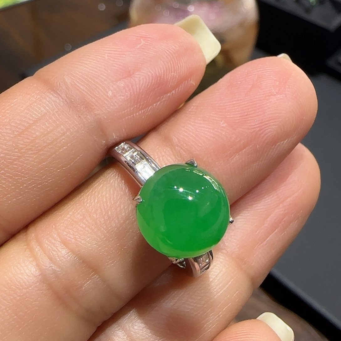 翡翠戒指18K金镶嵌蛋面