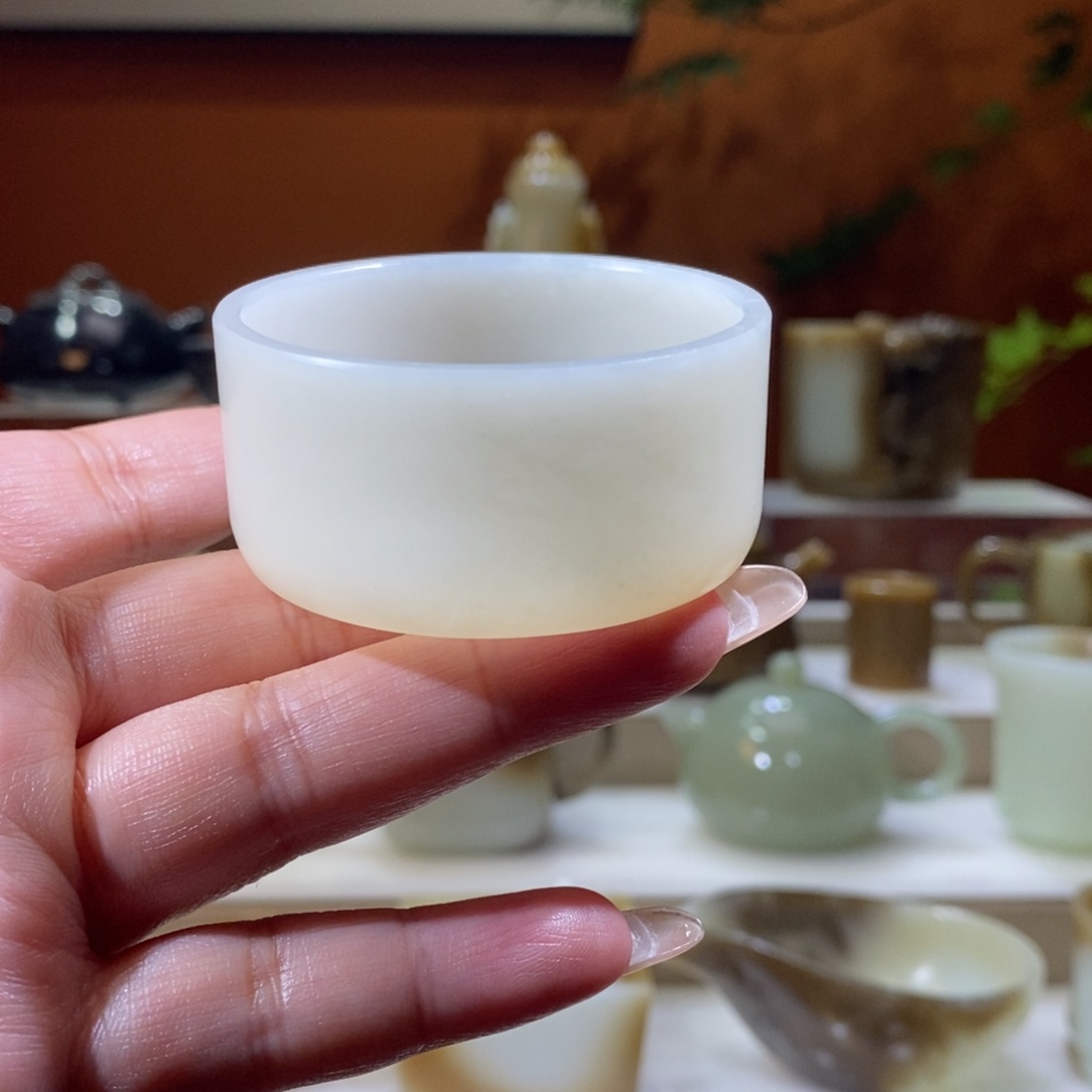 和田玉未镶嵌摆件野牛沟粉皮料直腹杯福利