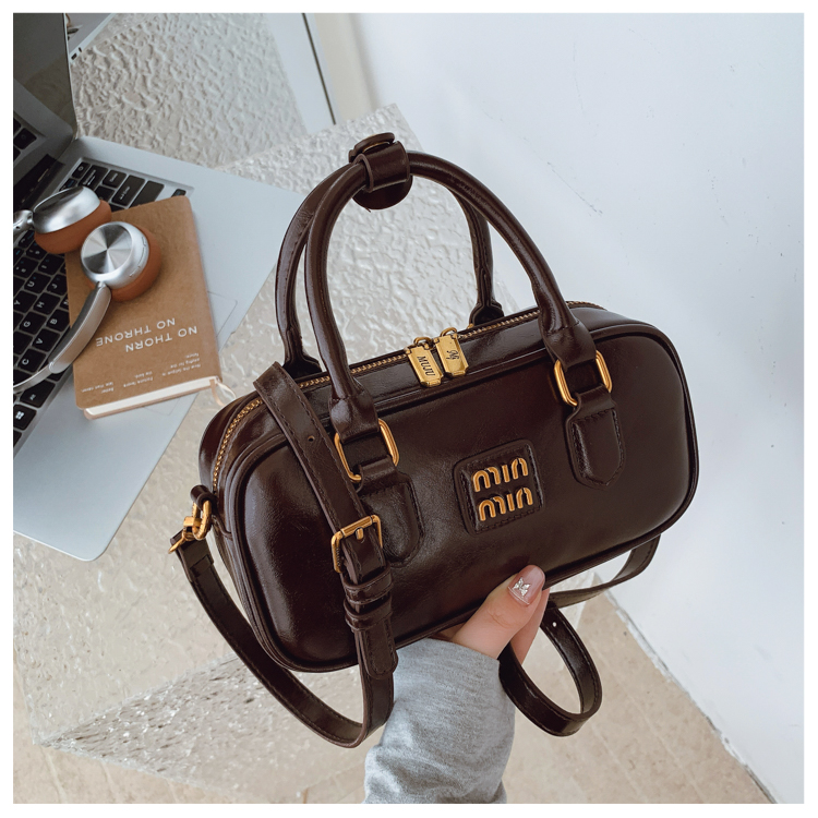 高级质感保龄球女包2025新款波士顿小众洋气手拎小方包通勤斜挎包