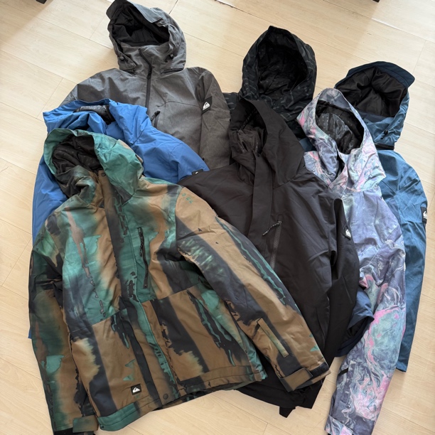 男士户外防风防泼水透气保暖连帽冲锋衣加绒加厚秋冬外套登山训练