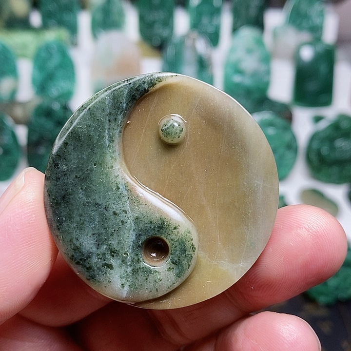 未镶嵌独山玉颈饰