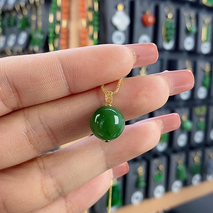 和田玉吊坠18K金镶嵌