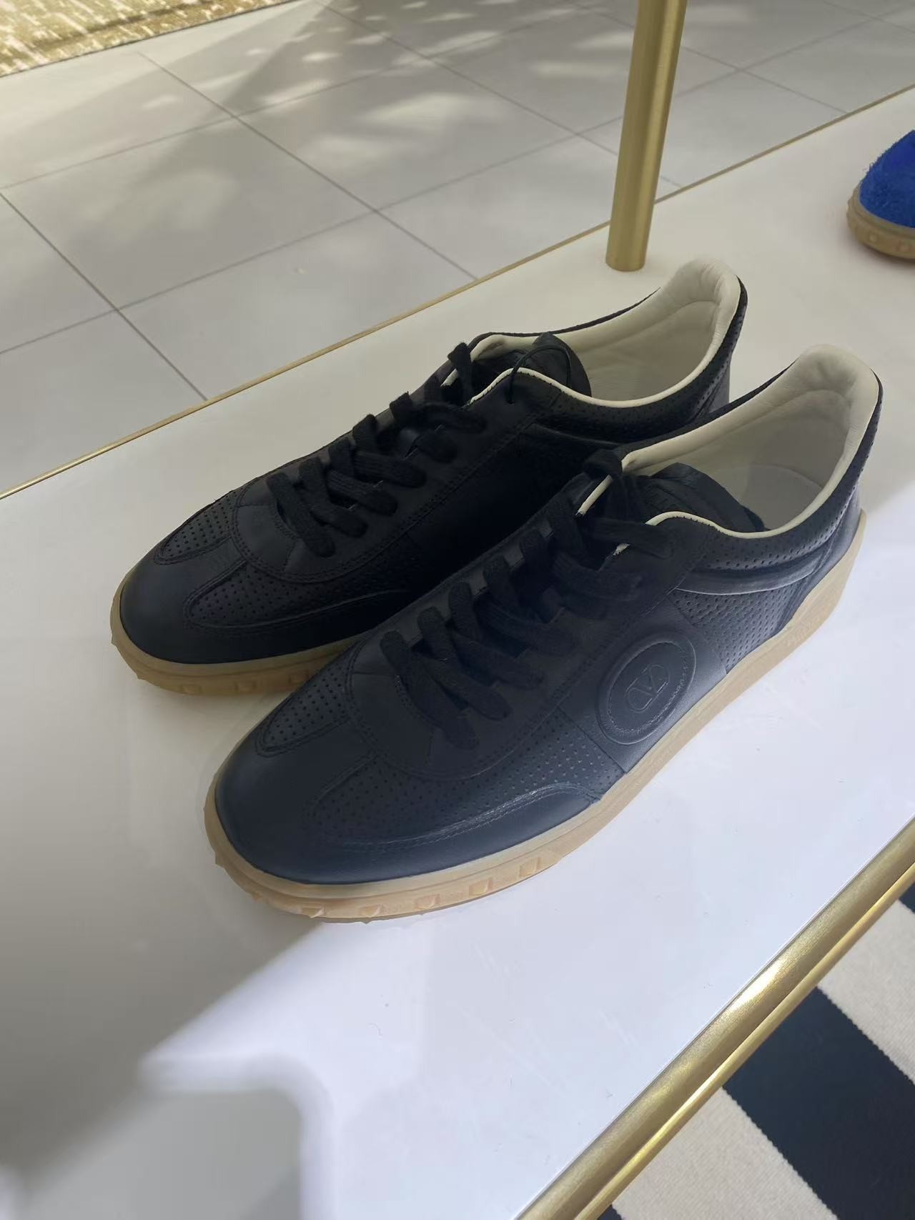 未使用 Valentino/华伦天奴 华伦天奴黑色透气德训鞋男款
