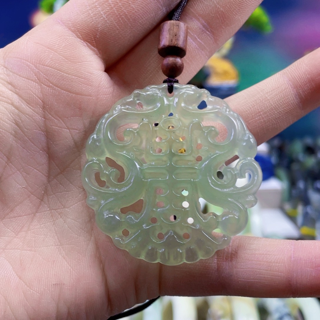 蛇纹石玉颈饰未镶嵌