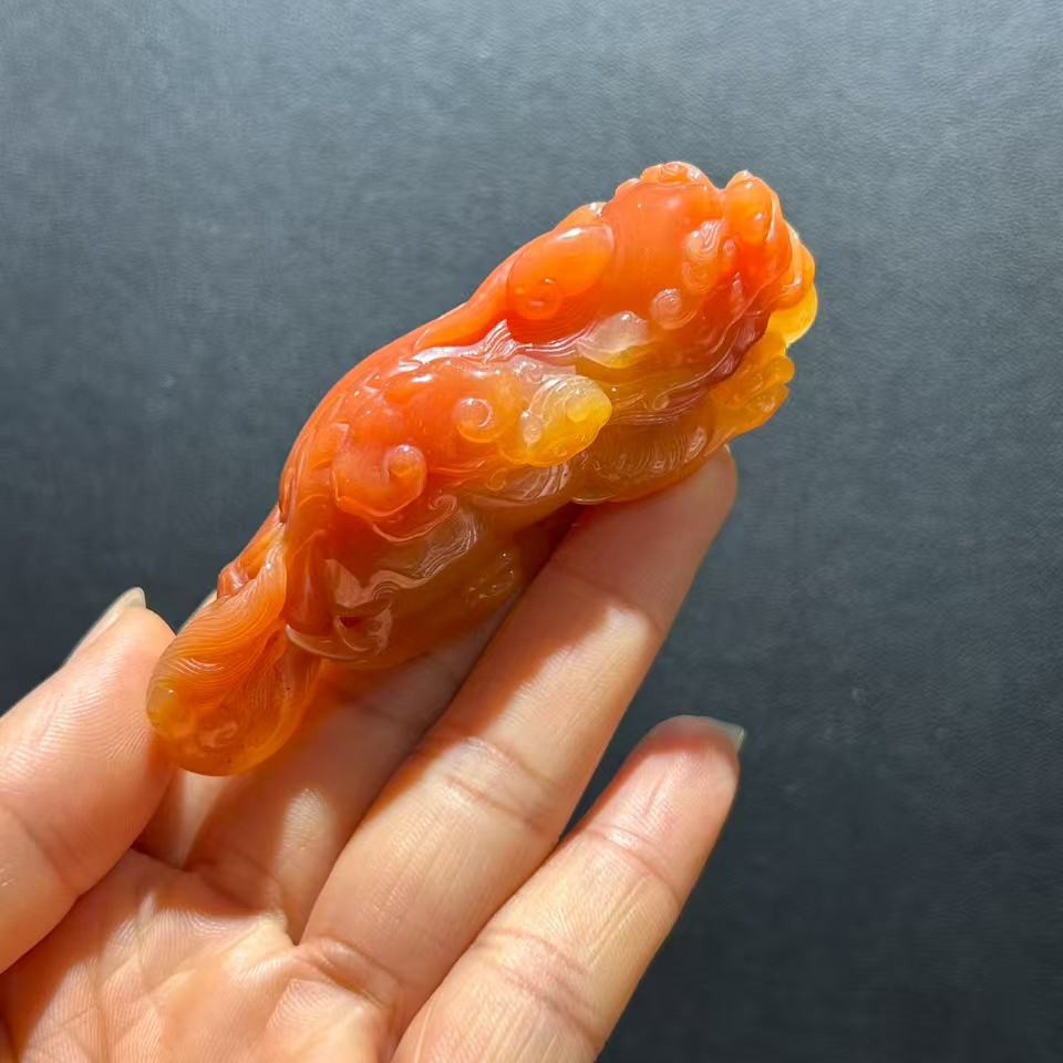黄龙玉手把古兽，山流水料