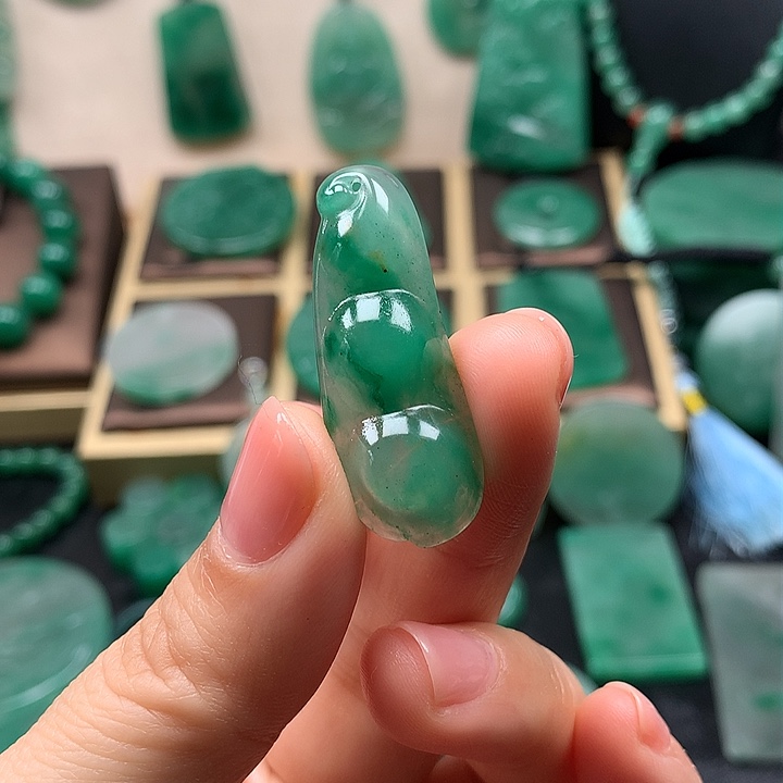 未镶嵌石英岩玉珠宝半成品