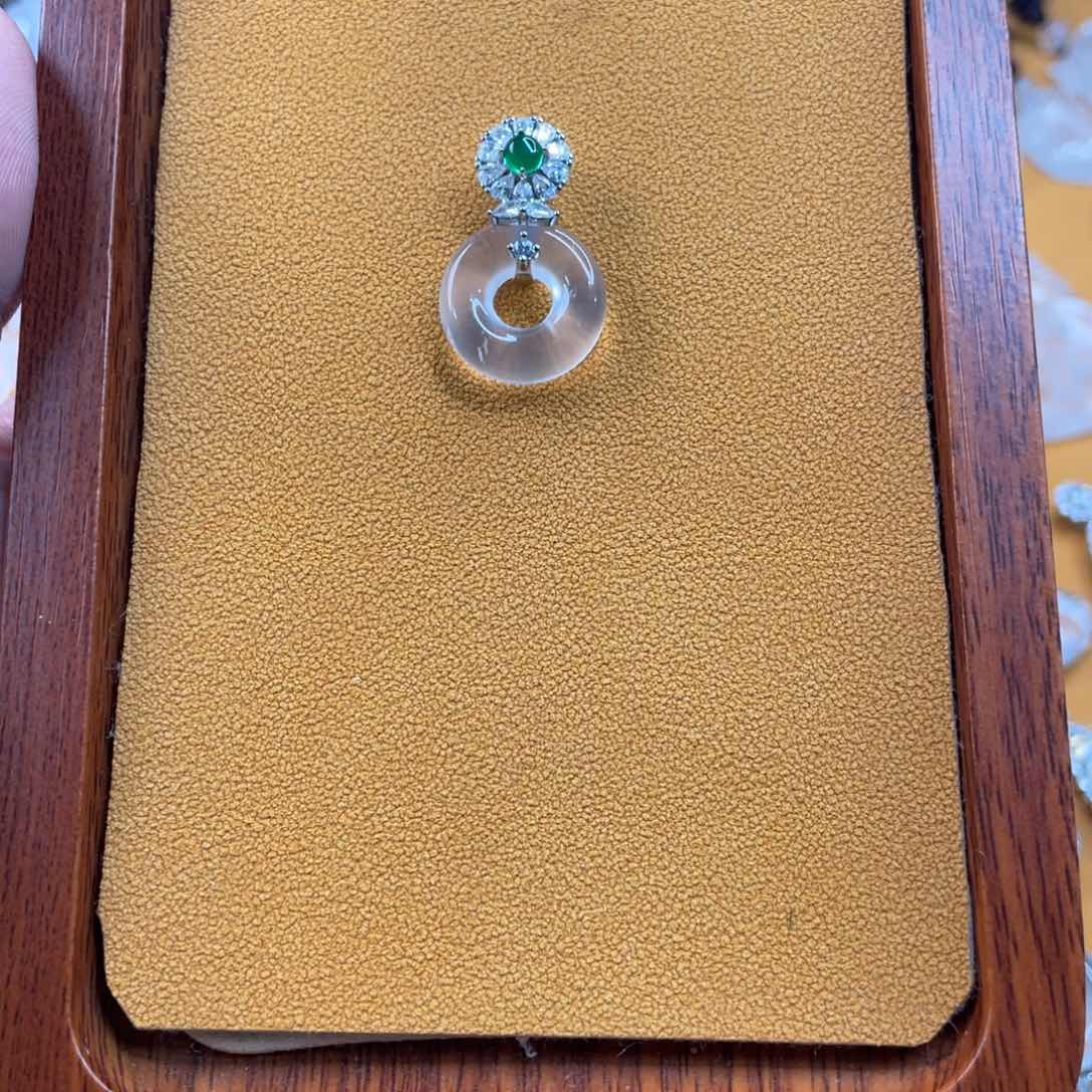 石英质玉颈饰未镶嵌