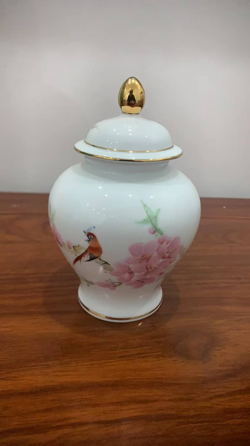 景德镇陶瓷水点桃花将军罐