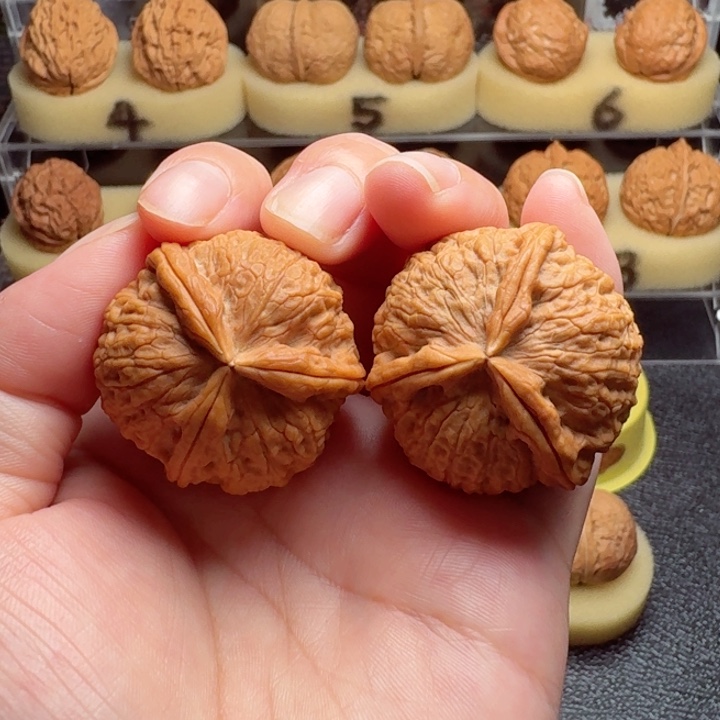 把件文玩核桃子母对