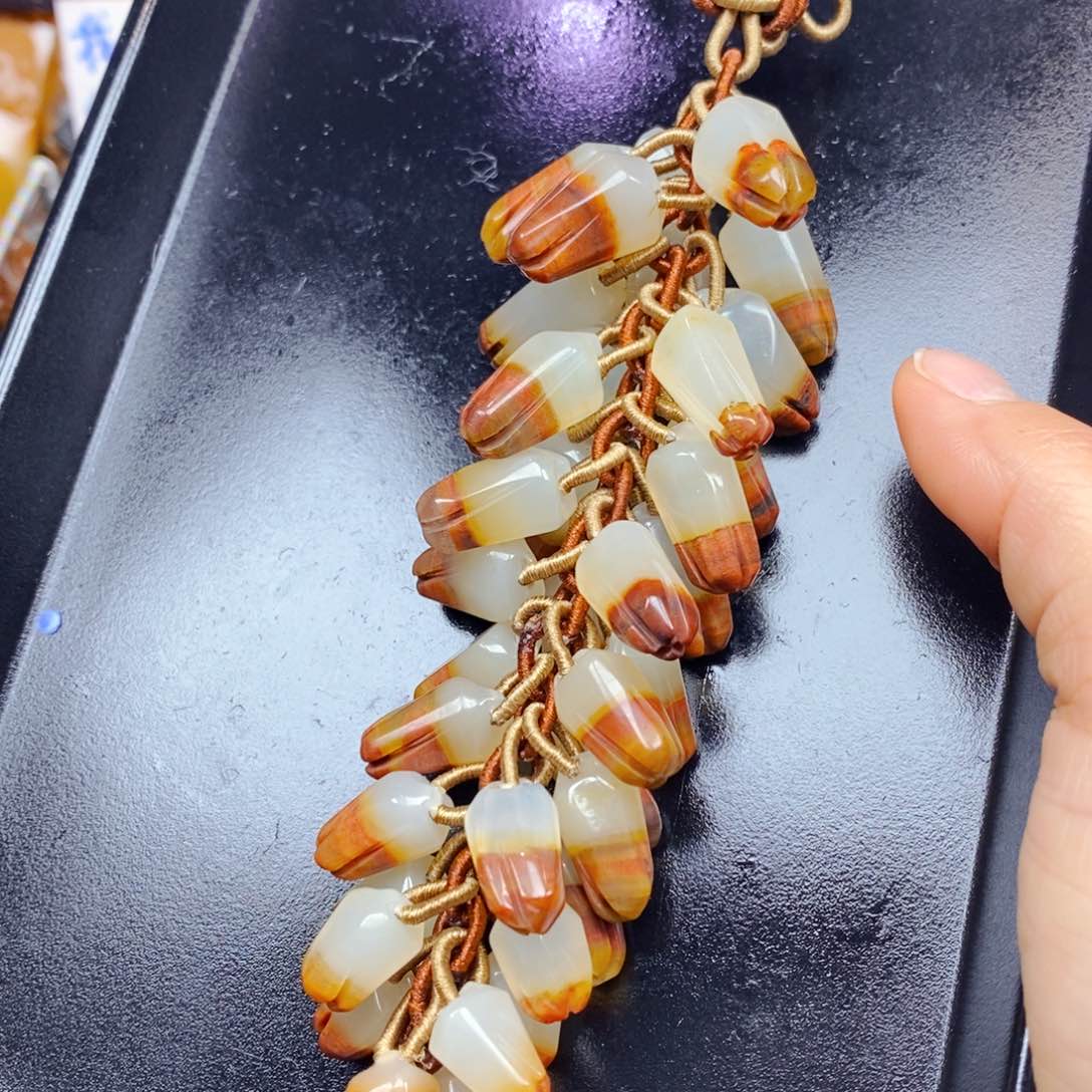 石英质玉（黄龙玉）未镶嵌颈饰