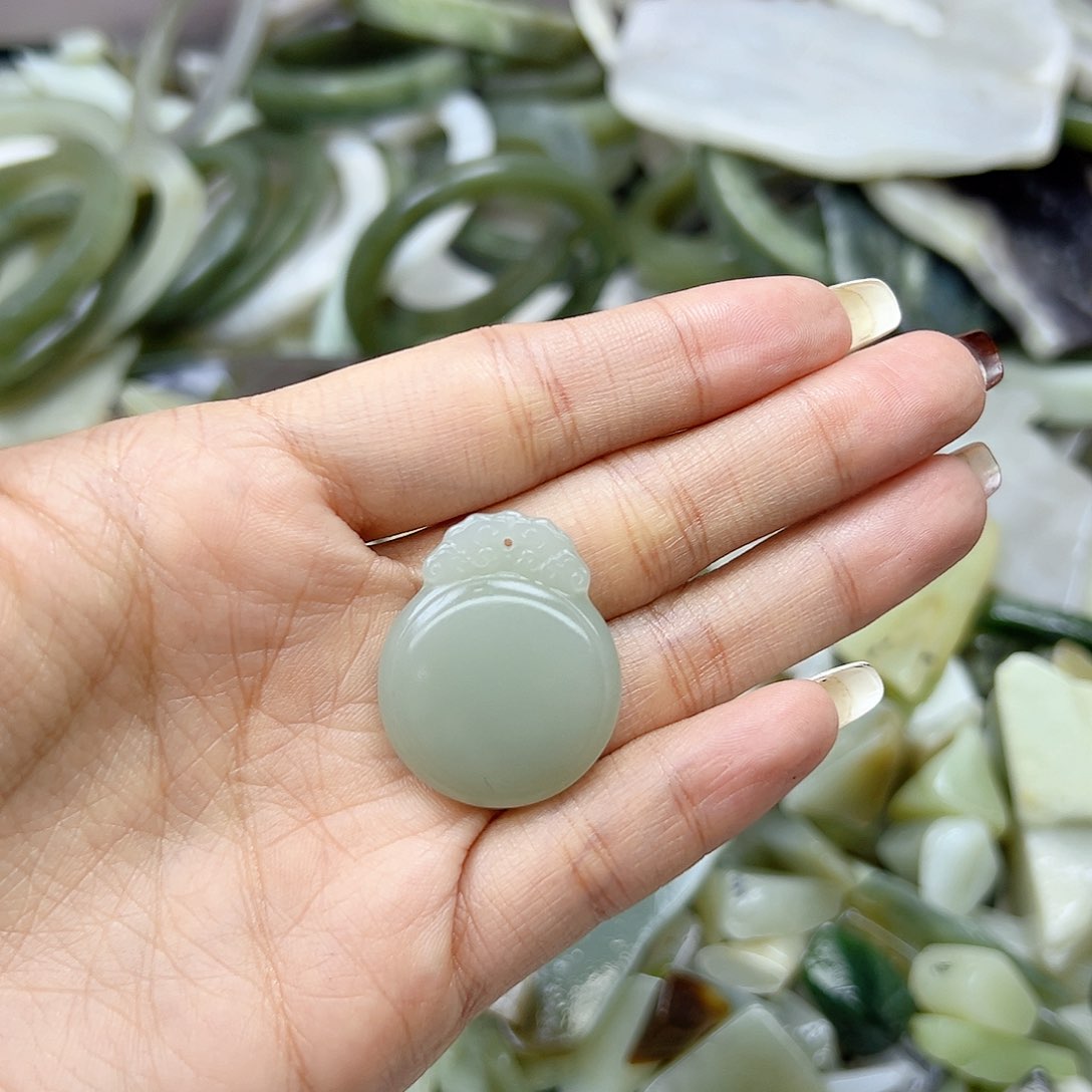 颈饰未镶嵌和田玉