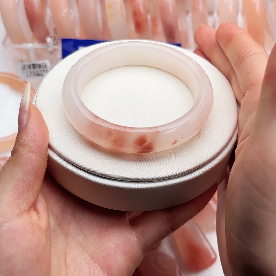 石英质玉手镯未镶嵌58