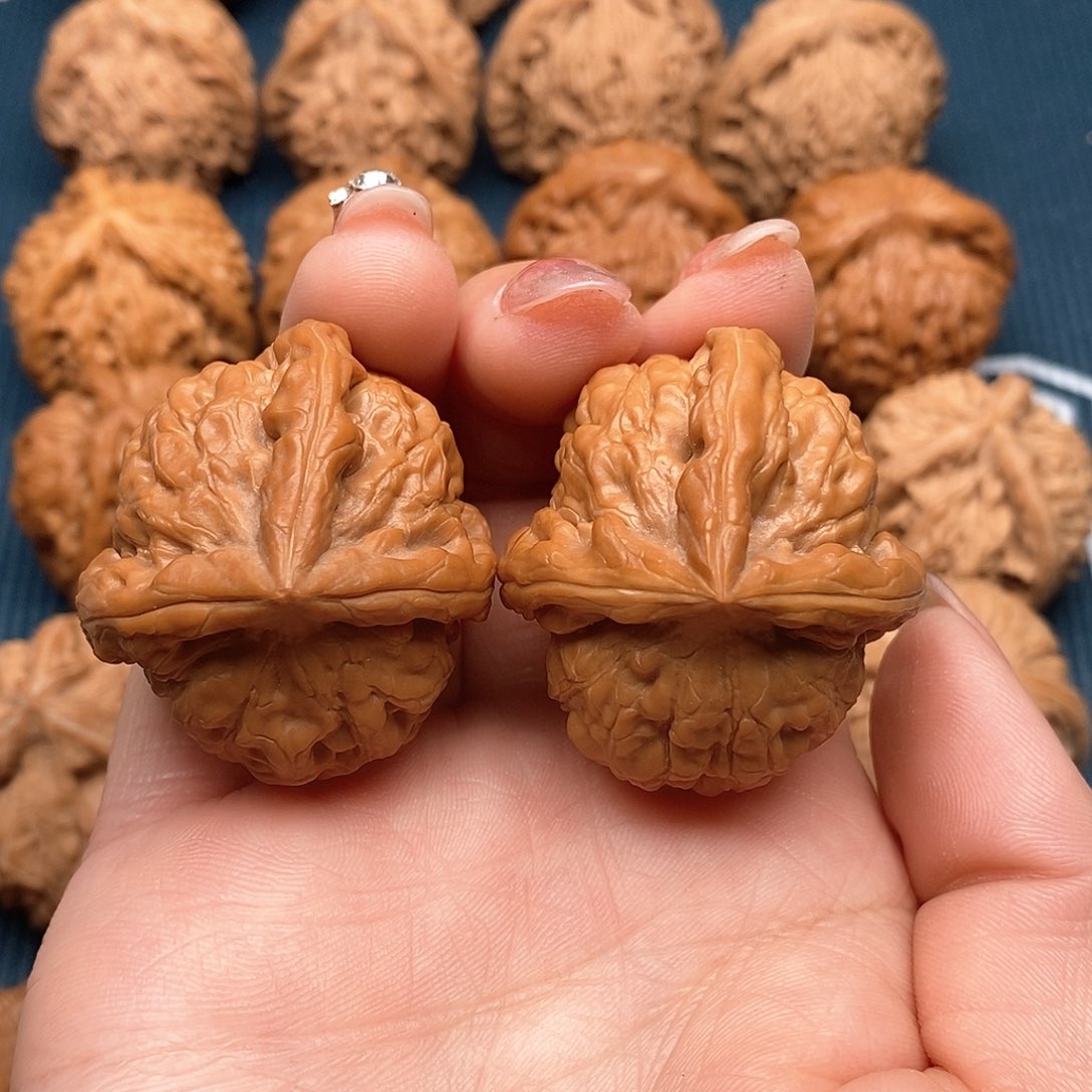 文玩核桃吊坠咖*茶金字塔