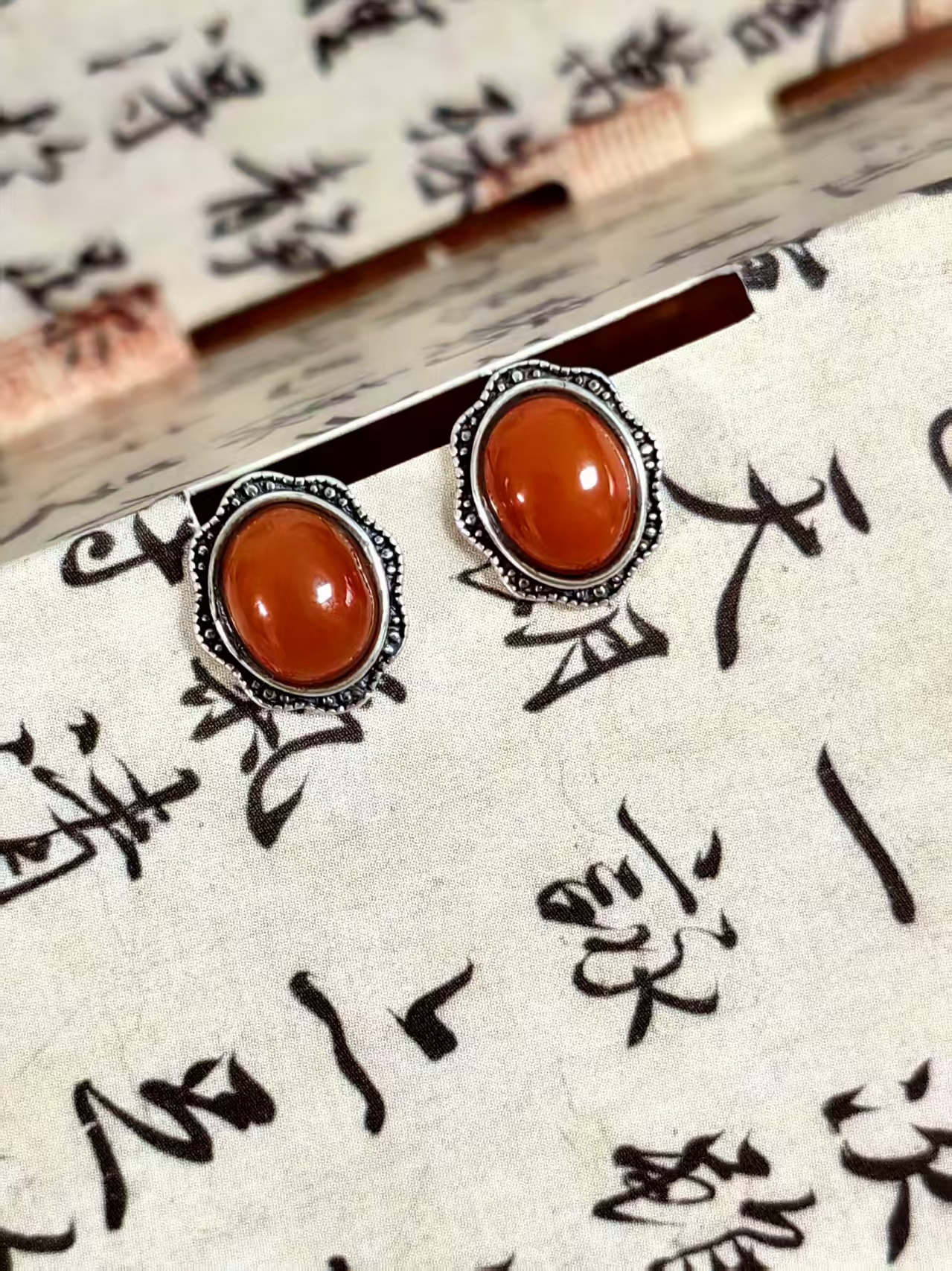 卡11椭圆复古造型南红耳钉精致时尚女士耳饰