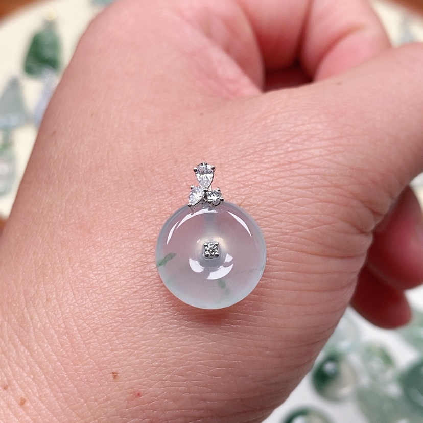 【闪购商品】翡翠吊坠(不含链)18K金镶嵌