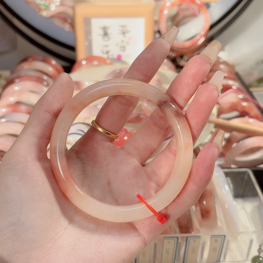 石英质玉手镯未镶嵌大****莉