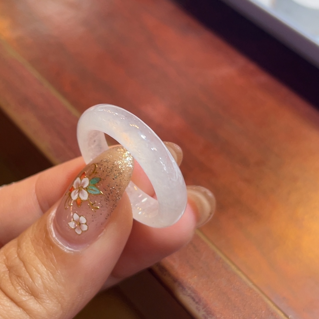 翡翠未镶嵌颈饰戒圈