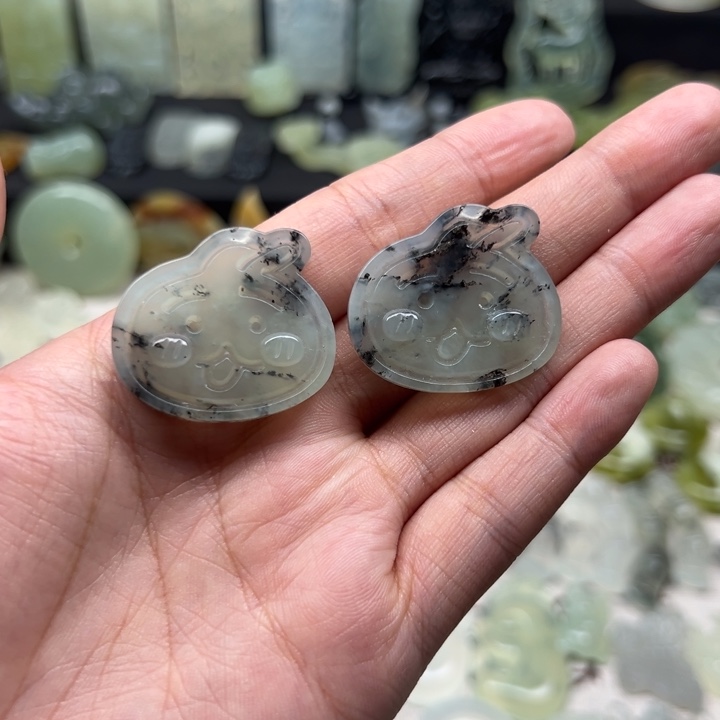 蛇纹石玉颈饰未镶嵌