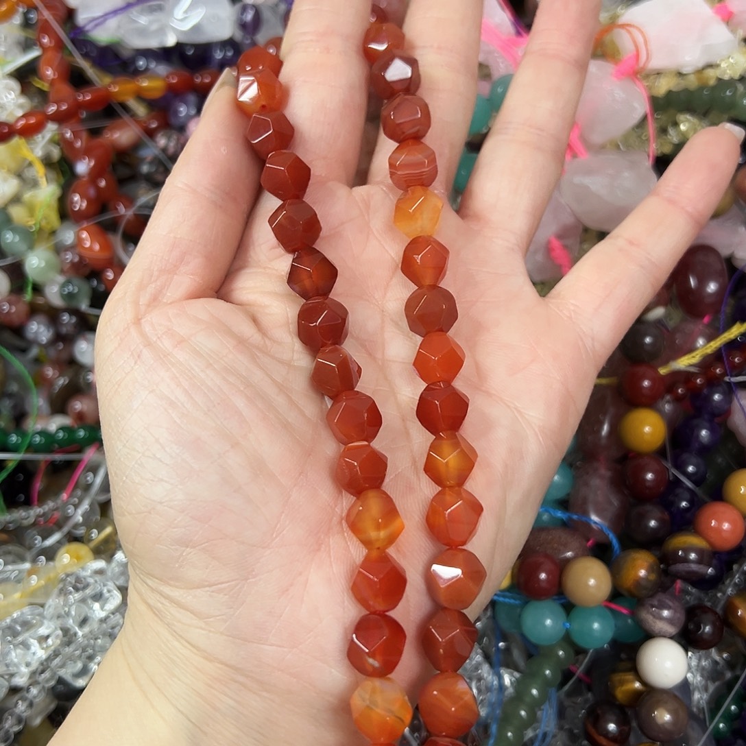 玛瑙/玉髓未镶嵌珠宝半成品，A级卡10柿子红玛瑙切面一条