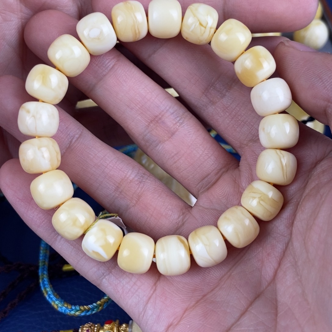 蜜蜡裸石未镶嵌蜜蜡