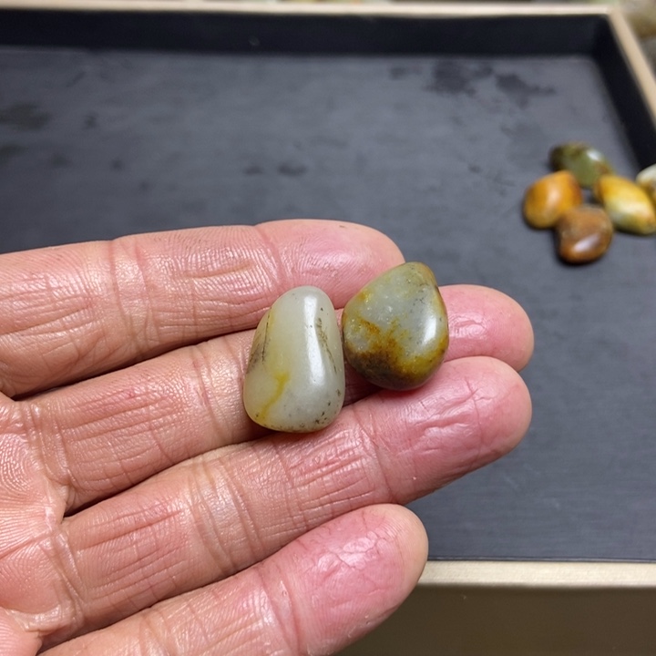 城***事和田玉（糖玉）未镶嵌珠宝奇石