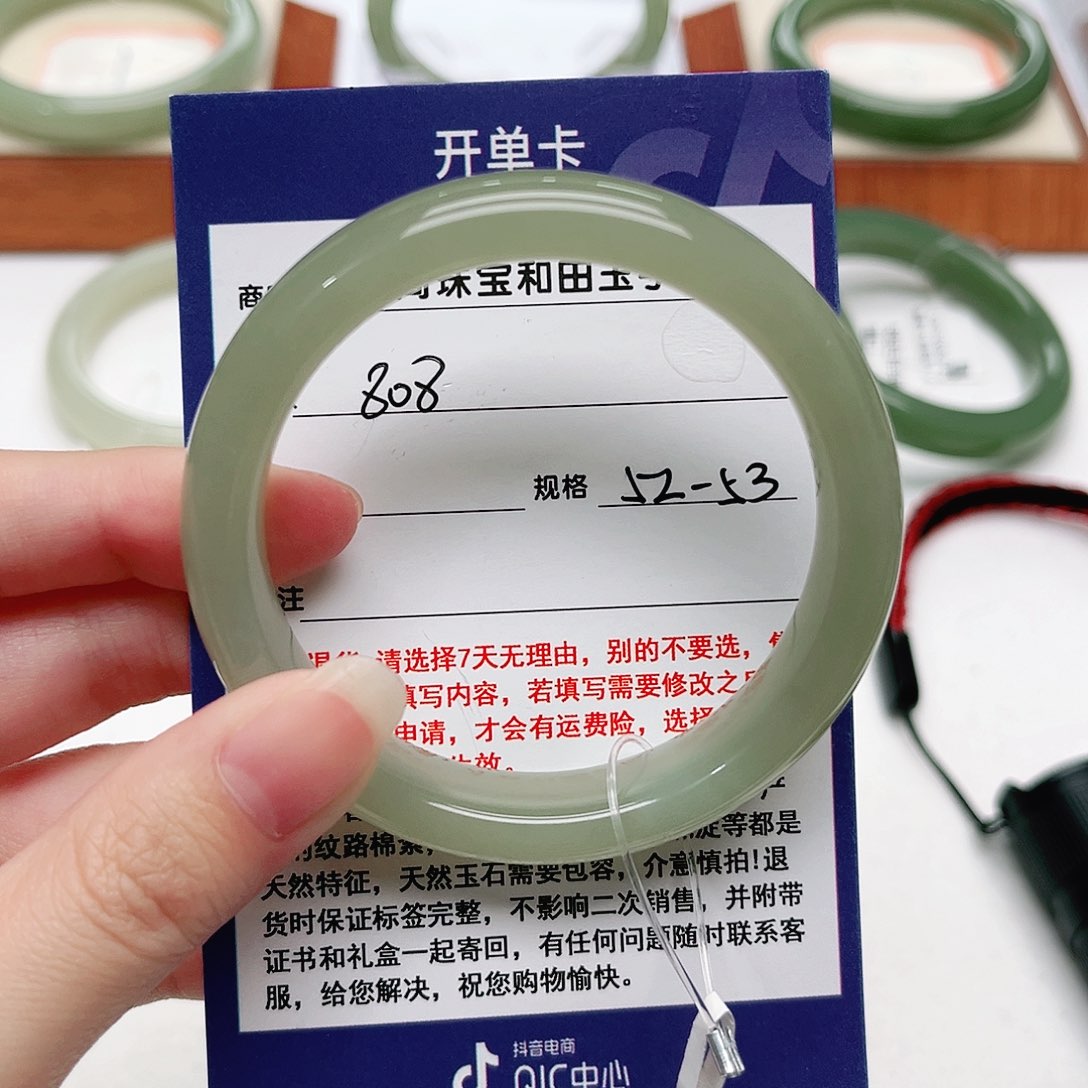 和田玉手镯未镶嵌