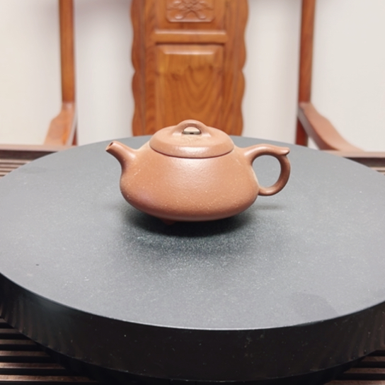 茶壶紫砂原矿红降坡半手工（160 cc）