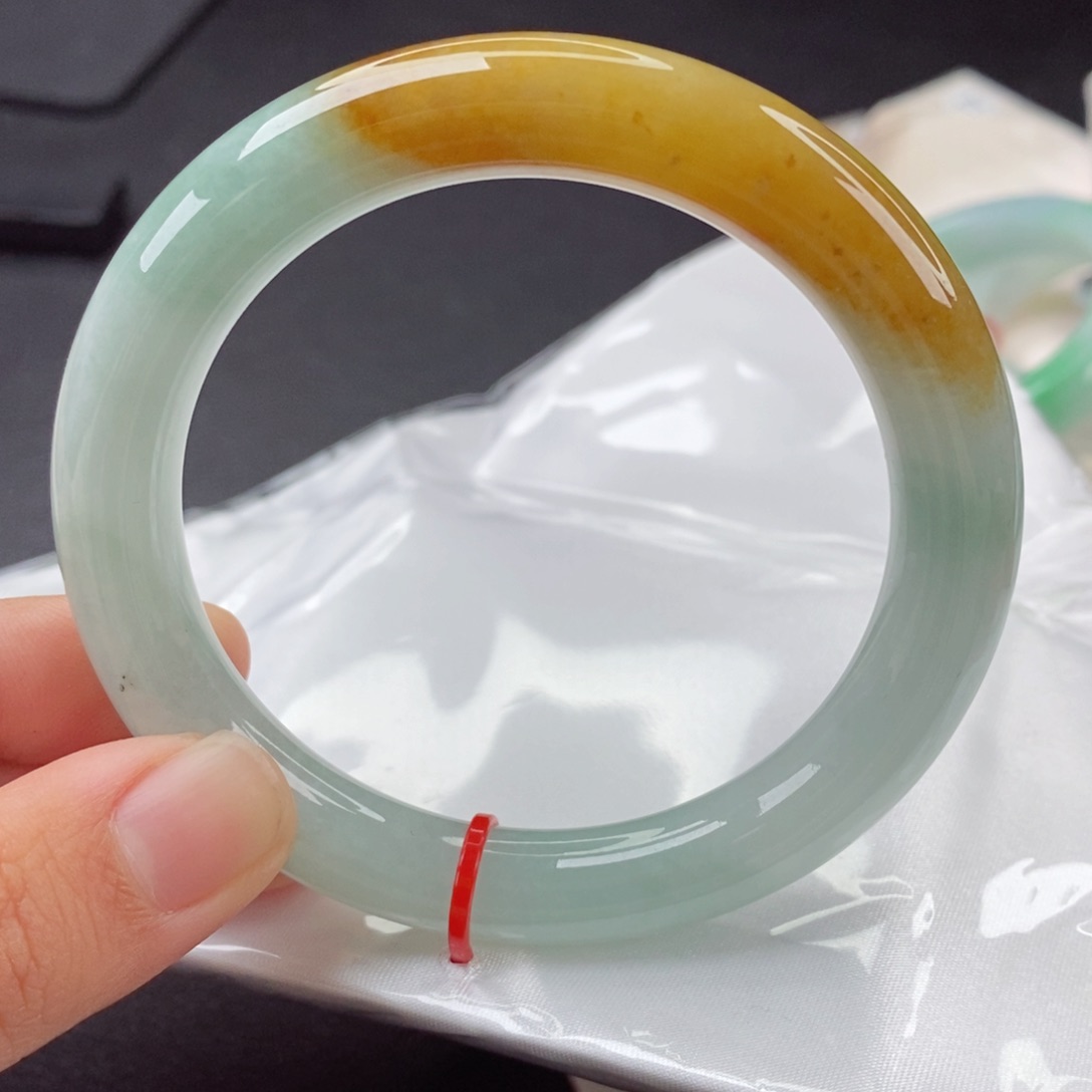 翡翠手镯（圆镯）未镶嵌57.6圈