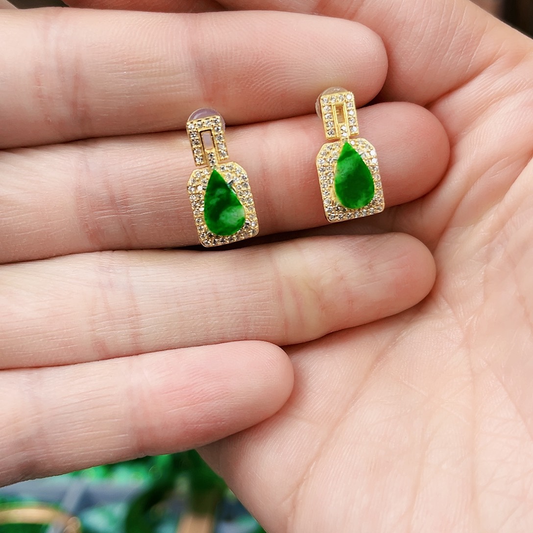 翡翠颈饰未镶嵌耳饰多样性