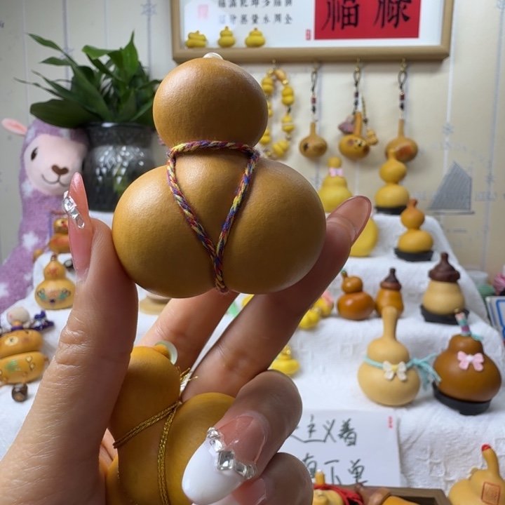 往***。木葫芦花为一根花